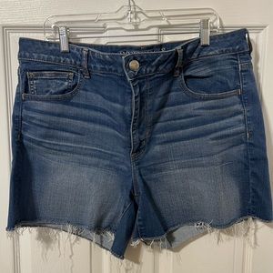 American eagle high-rise Shortie super stretch Jean shorts size 18